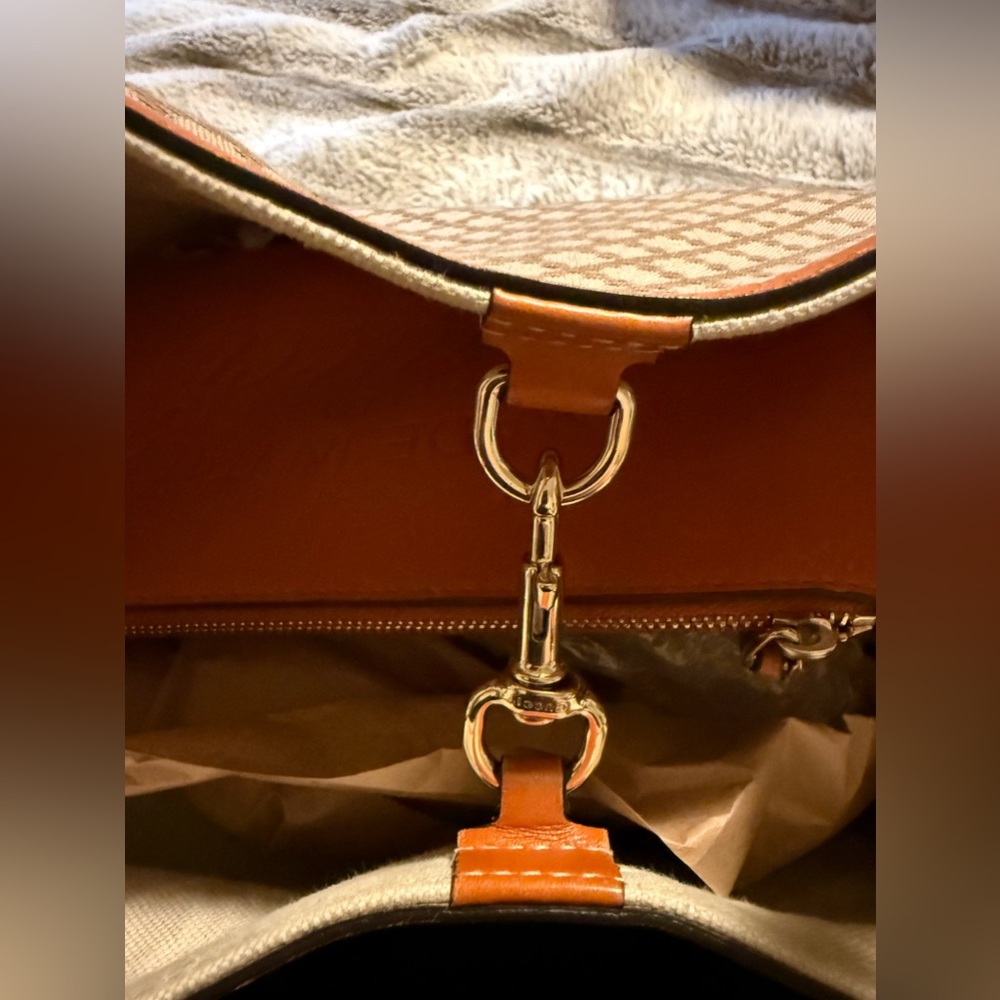 Gorgeous Gucci, Very Clean, Diamanté Large Shoulder Bag, with Built in Pouch. - Picture 10 of 15